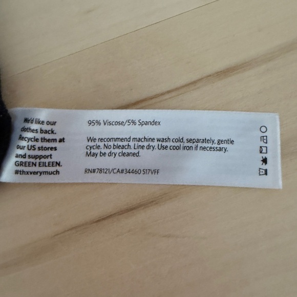 Eileen Fisher Black Sleeveless Crew Neck Classic Top - Picture 4 of 6